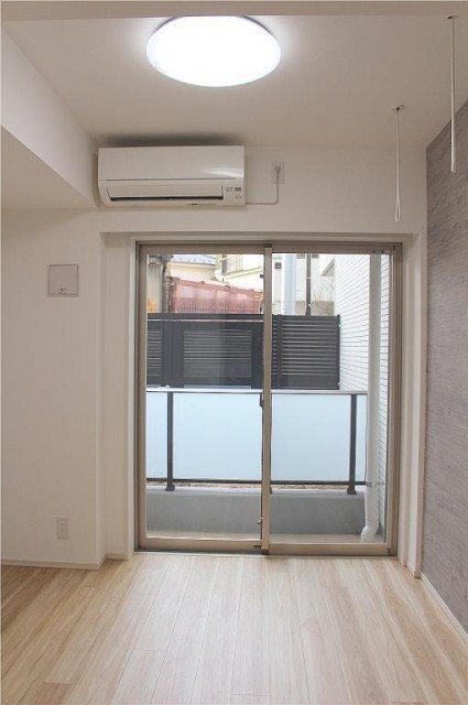 ※同仕様写真を含む(居間)