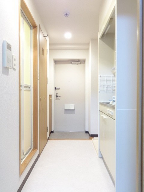 ※同仕様写真含む(玄関)