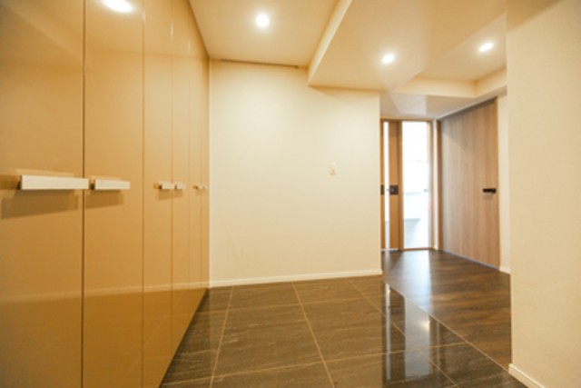 ※写真は同タイプ住戸です。(玄関)