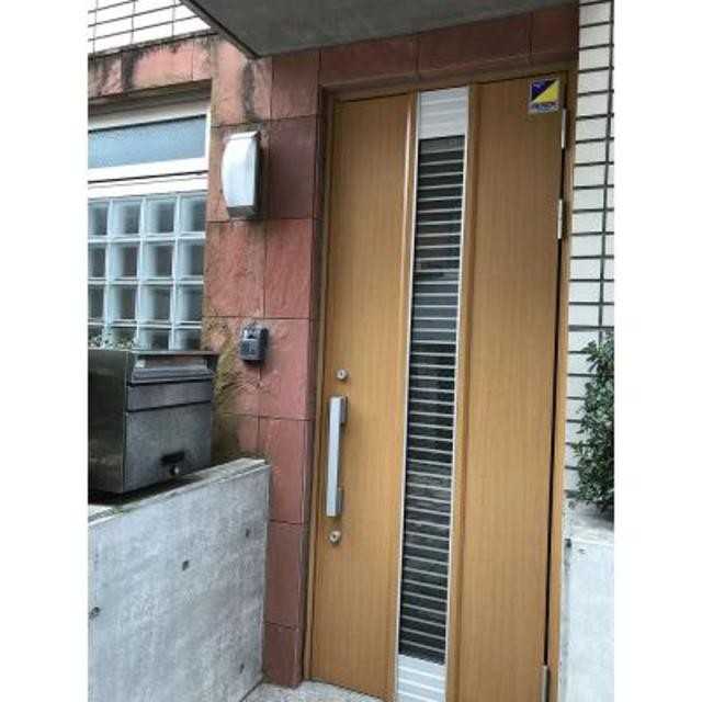 ※写真は同タイプ住戸です。(玄関)