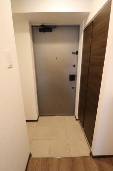 ※同仕様写真を含む(玄関)