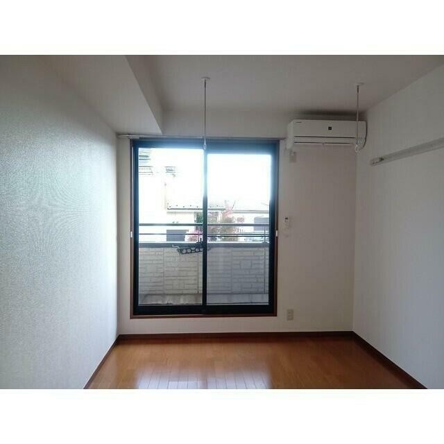 6.5帖の洋室(居間)