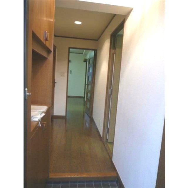 玄関横シューズボックス有り(玄関)