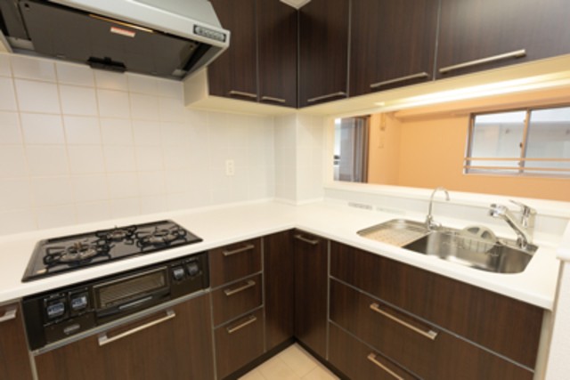 ※写真は同タイプ住戸です。(キッチン)