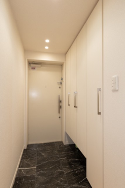 ※写真は同タイプ住戸です。(玄関)