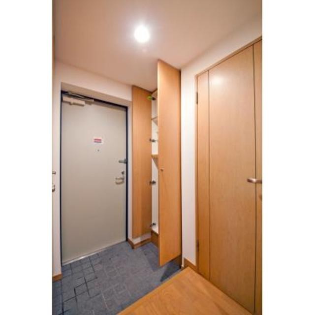 ※写真は同タイプ住戸です。(玄関)