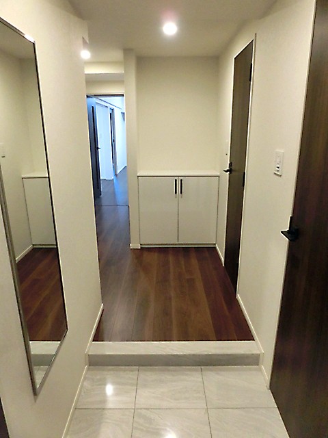 ※写真は同タイプ住戸です。(玄関)