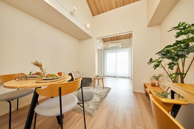 ※写真は同タイプ住戸です。(居間)