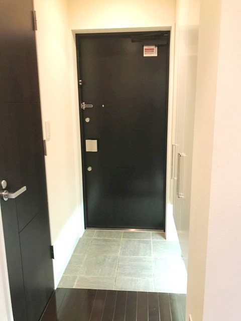 ※写真は同タイプ住戸です。(玄関)