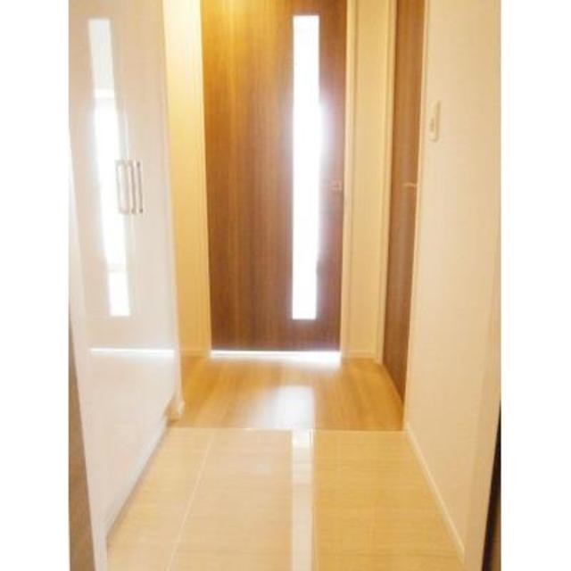 ※写真は同タイプ住戸です。(玄関)