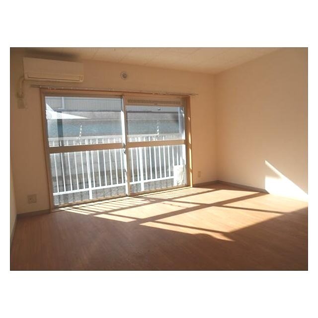 写真は反転になります(居間)