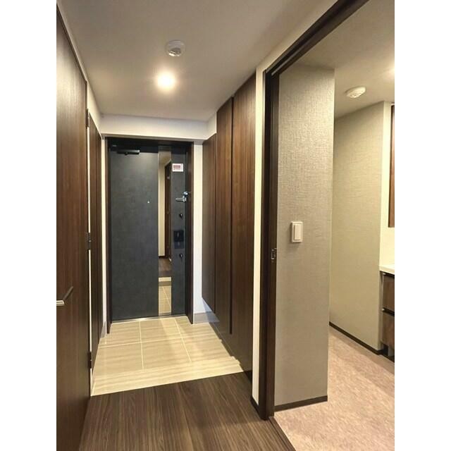 ※写真は同タイプ住戸です。(玄関)