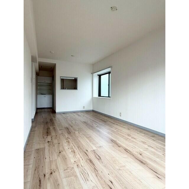 洋室（10帖）(居間)