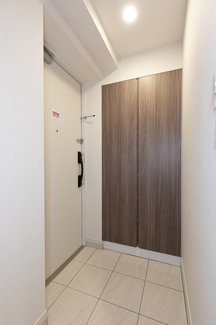 ※写真は同タイプ住戸です。(玄関)