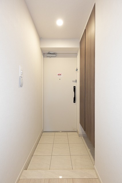 ※写真は同タイプ住戸です。(玄関)