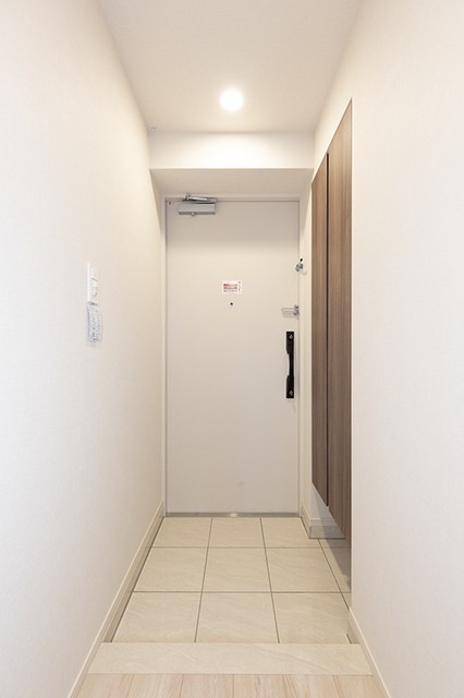 ※写真は同タイプ住戸です。(玄関)