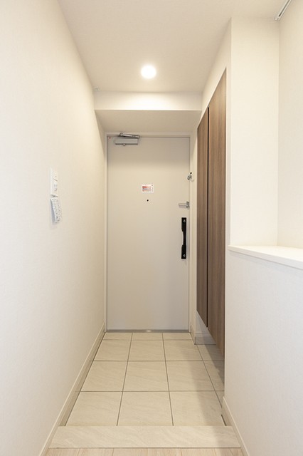 ※写真は同タイプ住戸です。(玄関)