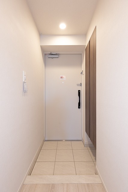 ※写真は同タイプ住戸です。(玄関)