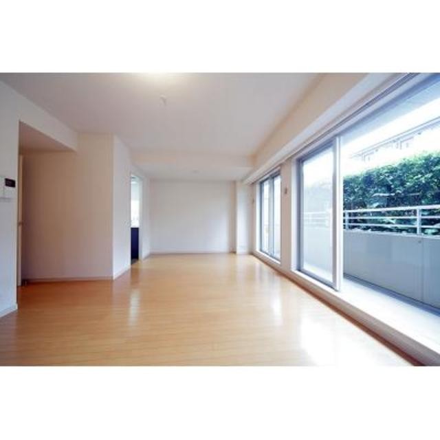 ※写真は同タイプ住戸です。(居間)