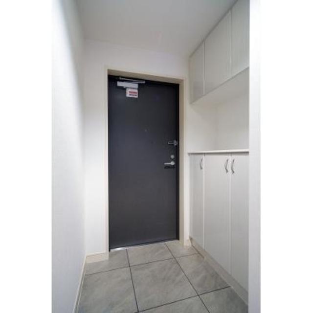 ※写真は同タイプ住戸です。(玄関)