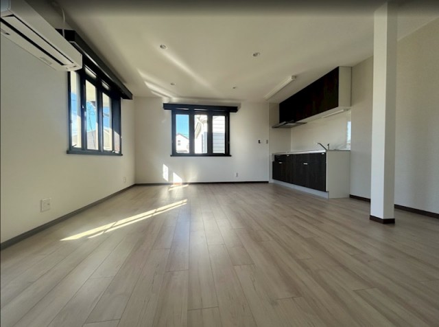 イメージ画像となります。家具や家電は実際に設置しておりません。(居間)