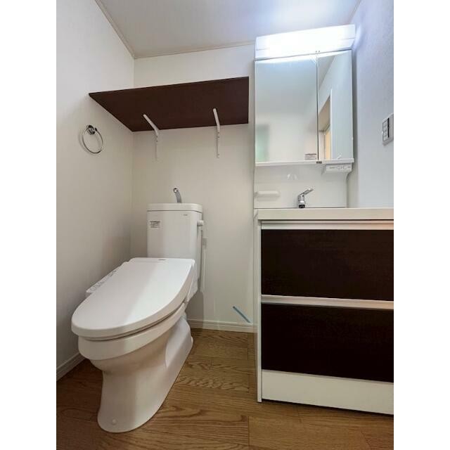 シャンプードレッサーが標準装備！朝の身支度が快適に♪(内装)