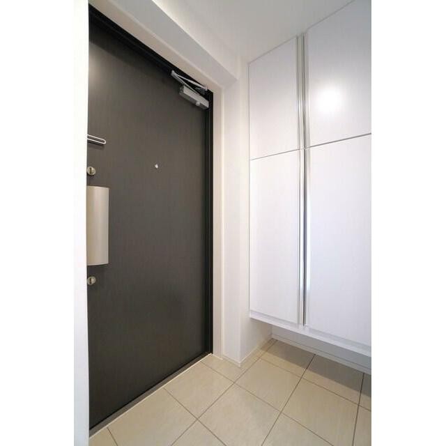 ※写真は同タイプ住戸です。(玄関)