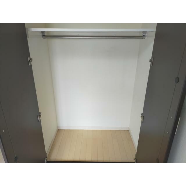 クローゼットがあり便利です(内装)