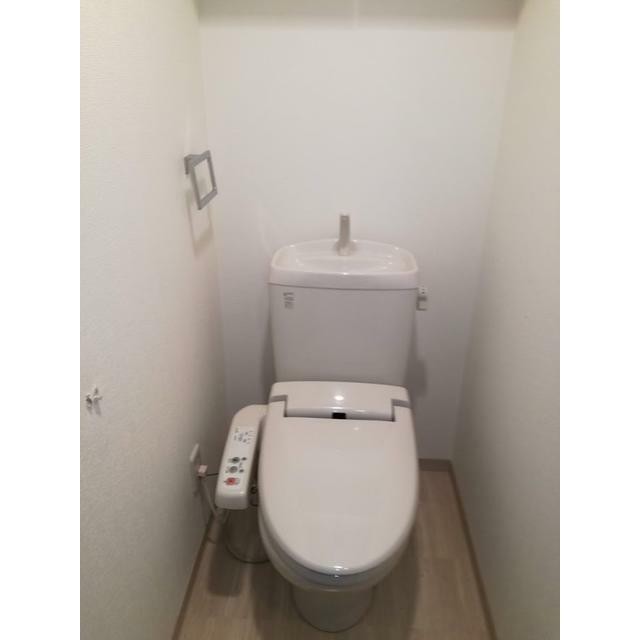 トイレはウォシュレット完備です(内装)