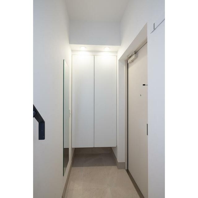 ※写真は同タイプ住戸です。(玄関)