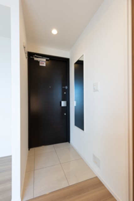 ※写真は同タイプ住戸です。(玄関)