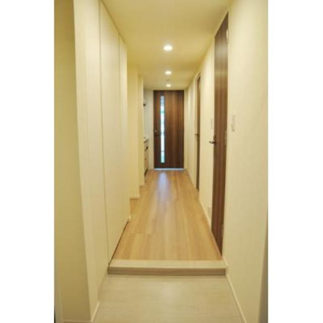 ※写真は同タイプ住戸です。(玄関)