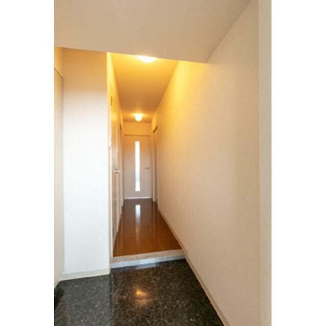 ※写真は同タイプ住戸です。(玄関)