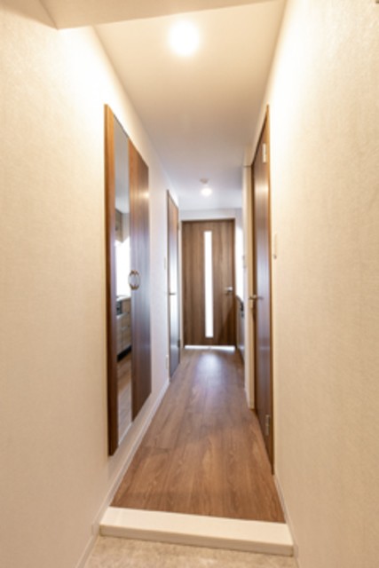 ※写真は同タイプ住戸です。(玄関)