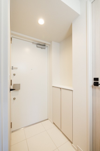 ※写真は同タイプ住戸です。(玄関)