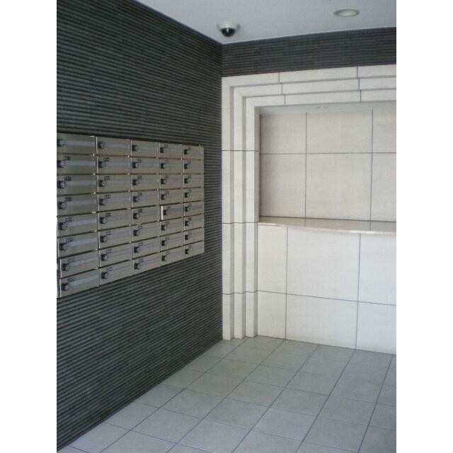 1階ポスト前共有部です。