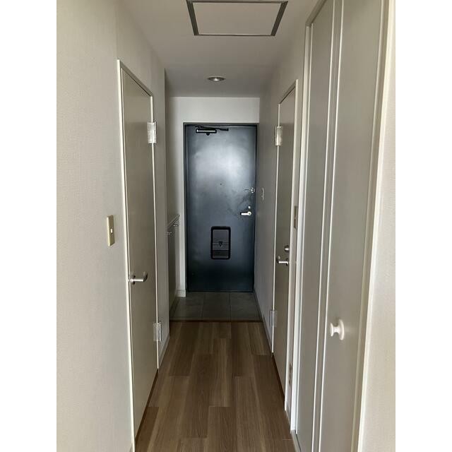 ※2025年1月に撮影したものを掲載しています。(玄関)