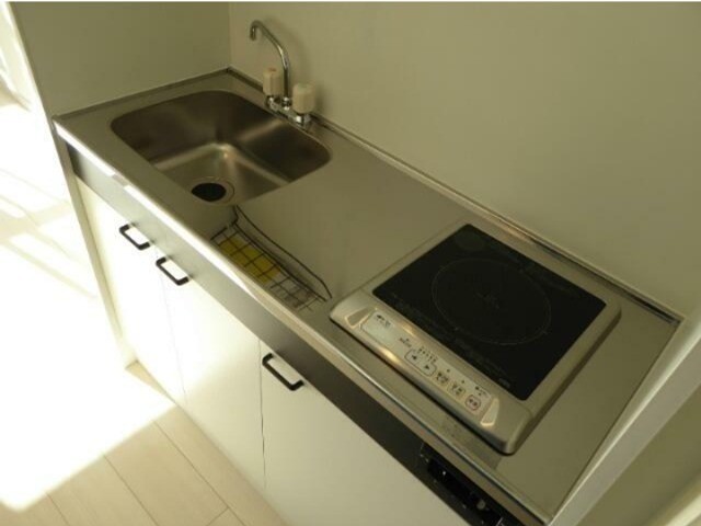 一人暮らしに丁度いいサイズ、お手入れ楽々のIHキッチンです！(キッチン)