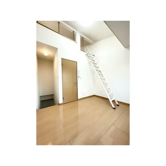 二階部分。ロフトがある分天井が高くて解放感があります
