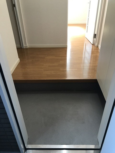 (玄関)