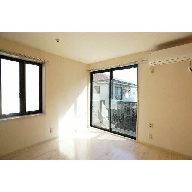 ■洋室 2面採光の角部屋です。