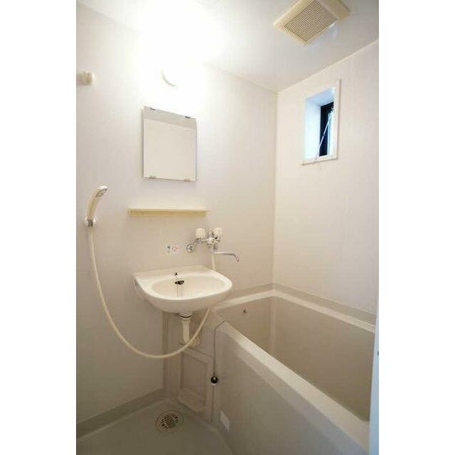 ■浴室 小窓付きの浴室です。(風呂)