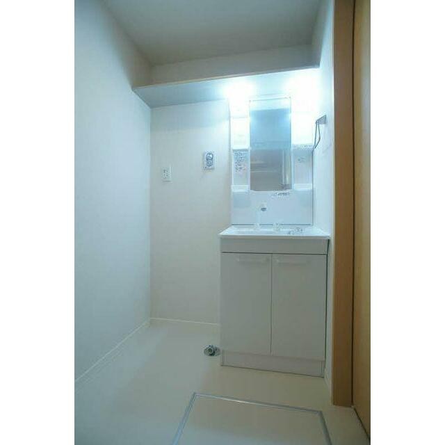 ■シャワー水栓の洗面化粧台(内装)