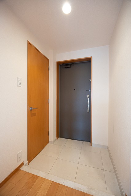 ※写真は同タイプ住戸です。(玄関)