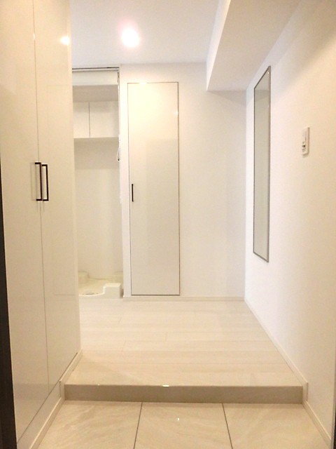 ※写真は同タイプ住戸です。(玄関)