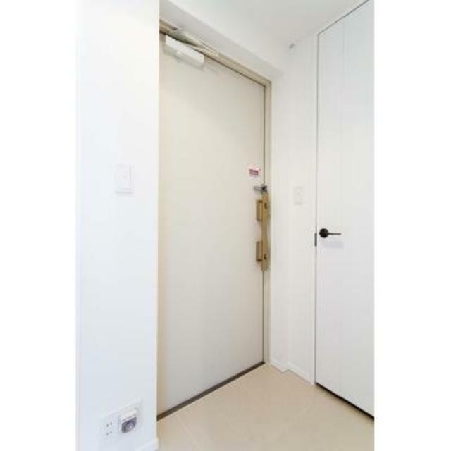 ※写真は同タイプ住戸です。(玄関)