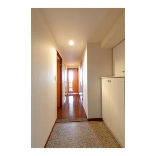 ※写真は同タイプ住戸です。(玄関)