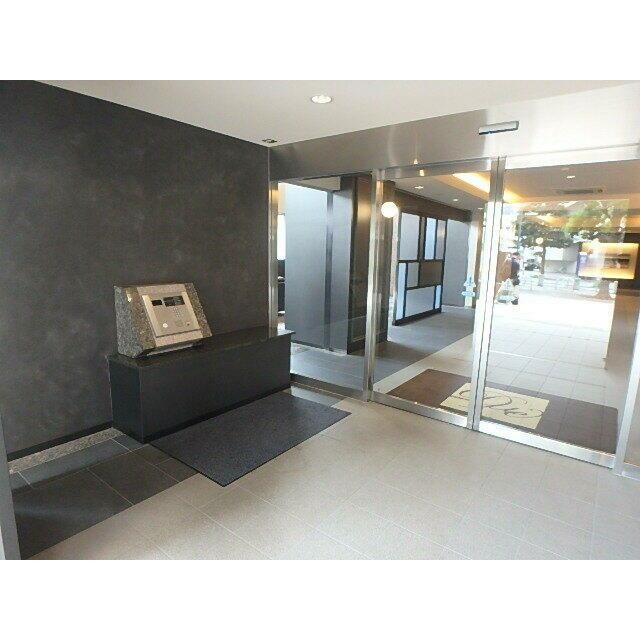 エントランスです。オートロック仕様です(その他建物画像)