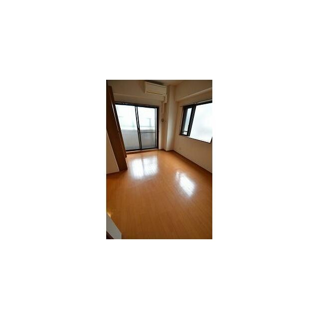 2面採光の明るいお部屋です！(居間)