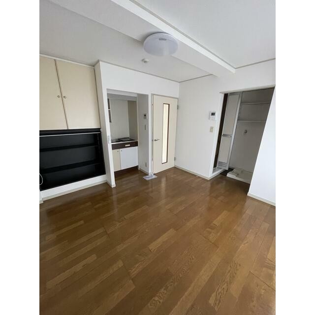 写真は203号室になります(居間)